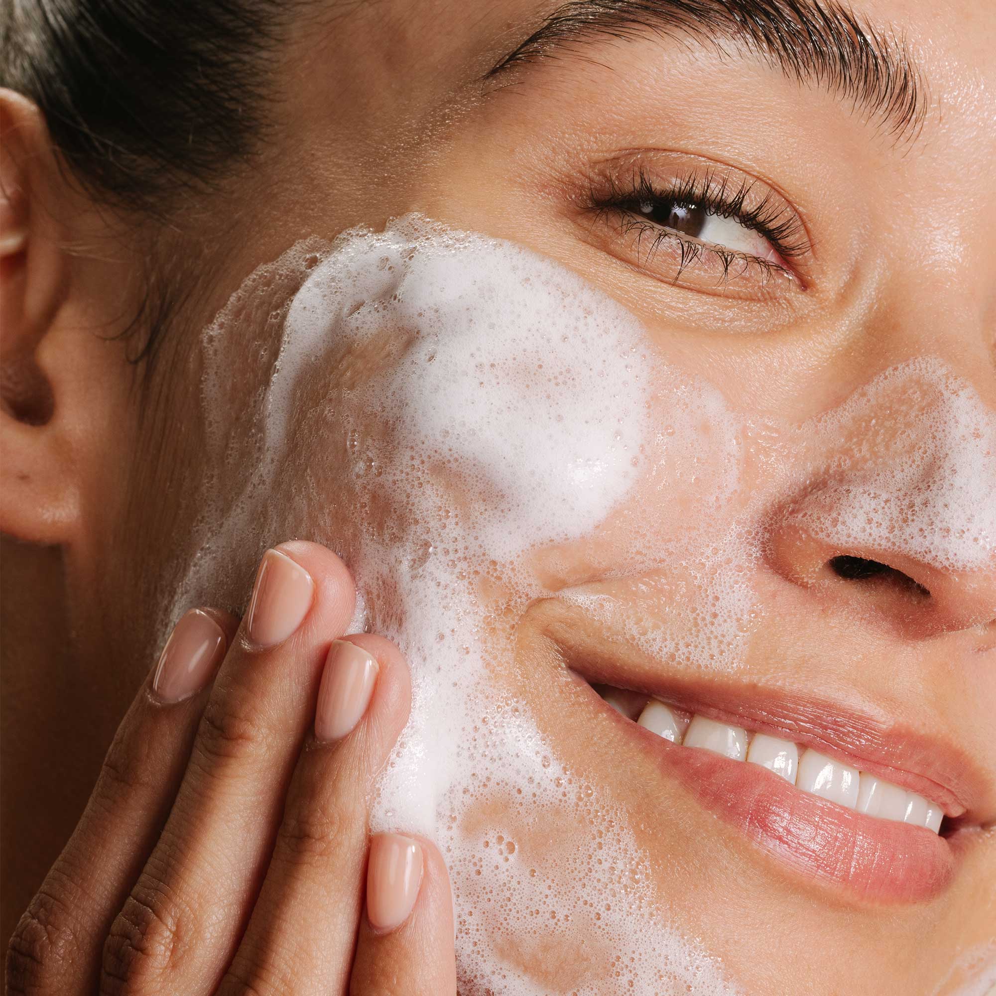 breakout clearing foaming wash - Image 3