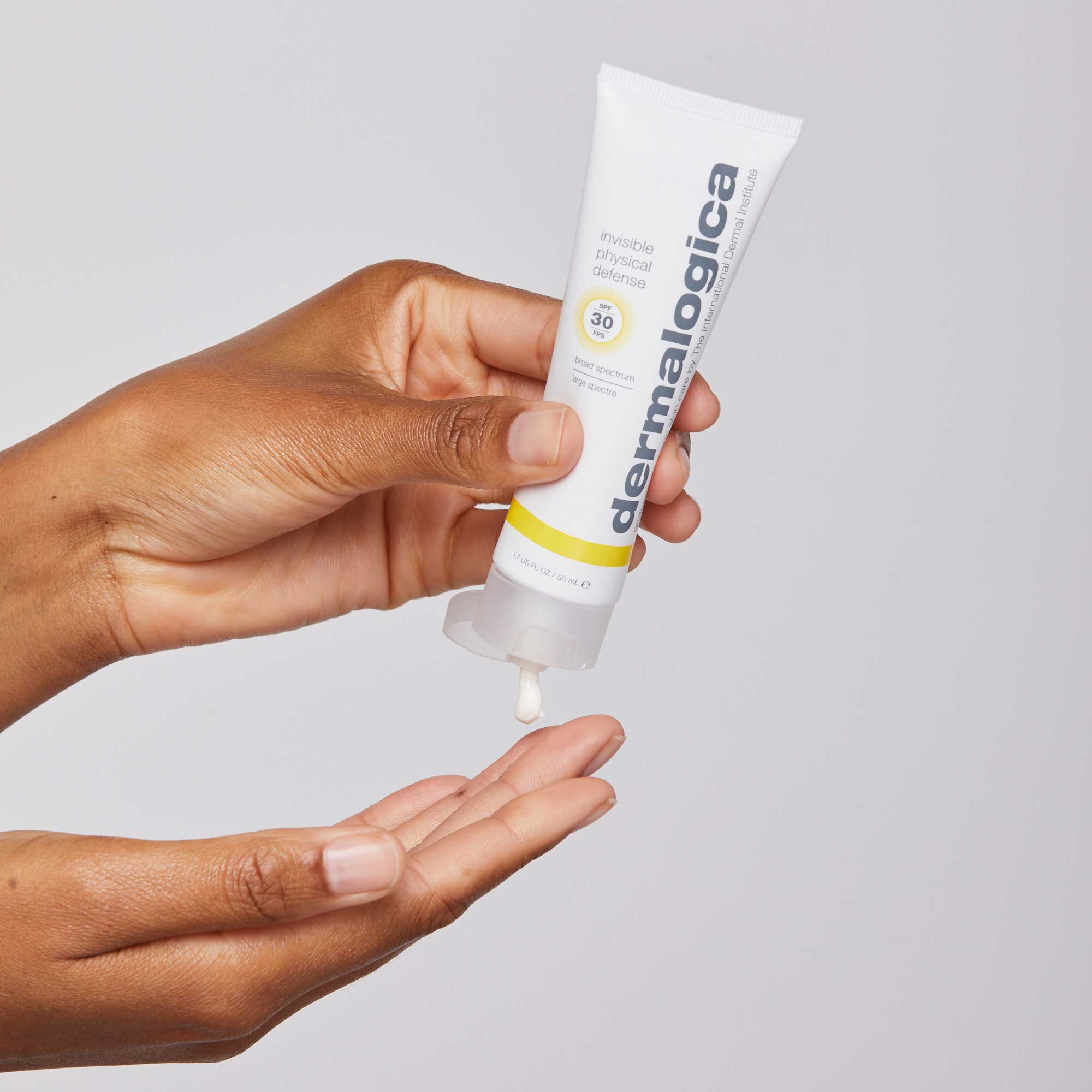 Invisible Physical Defense Mineral Sunscreen Spf30 - Image 4